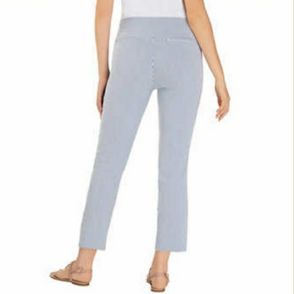 Hilary Radley Ladies' Seersucker Pull-On S… - Picture 2 of 12